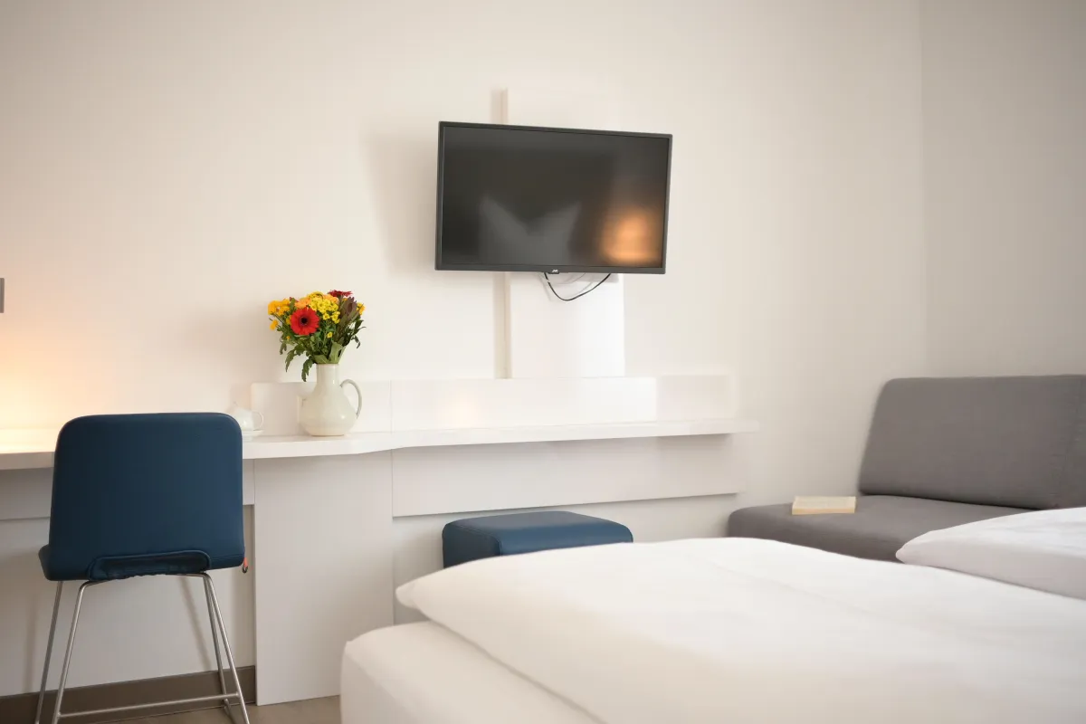 Doppelzimmer mit Kingsize-Bett im Hotel Günter